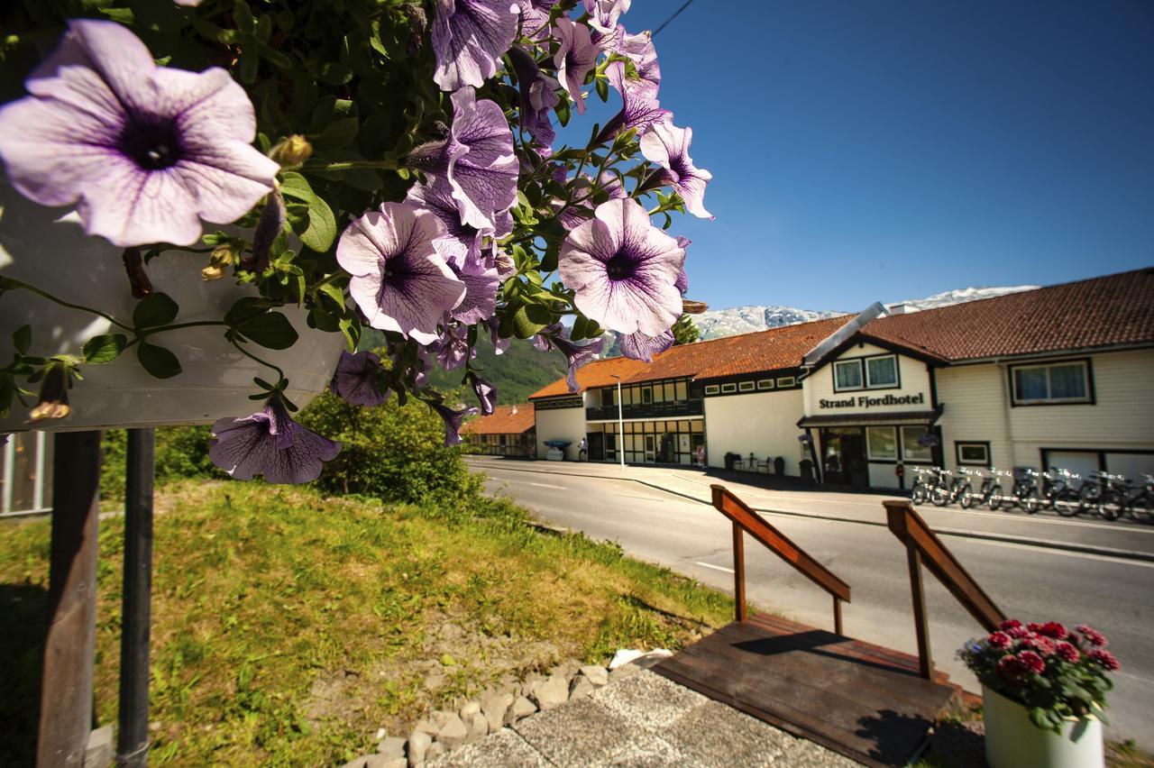 Strand Fjordmotel Ulvik Eksteriør billede